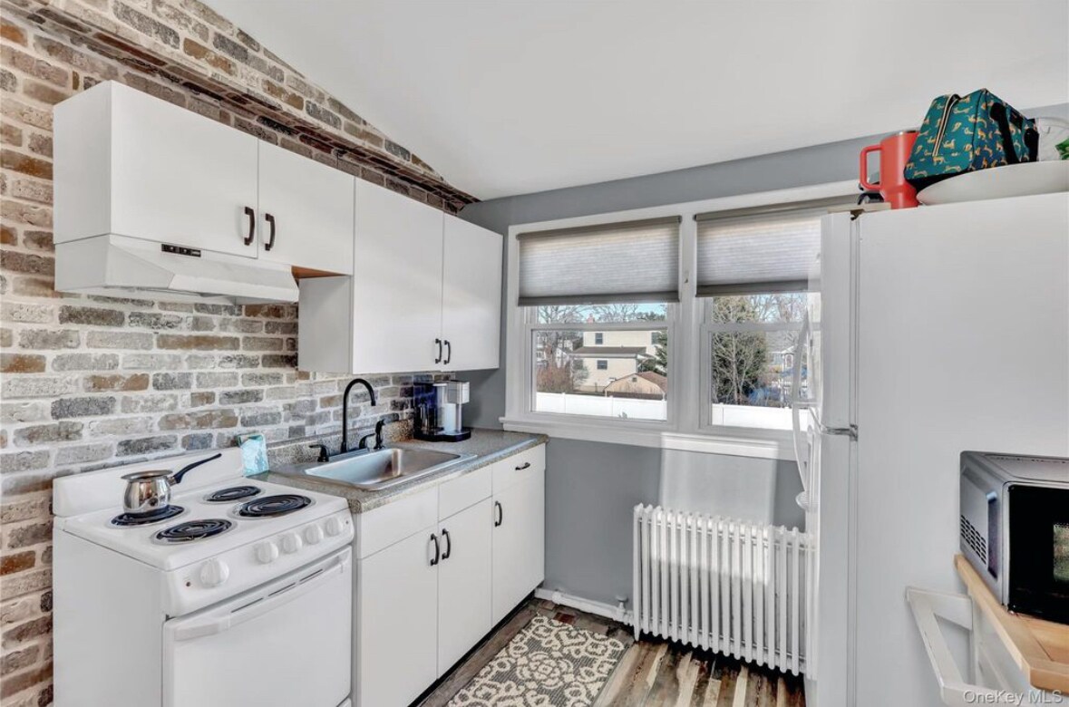 Building Photo - 233 Sears Rd