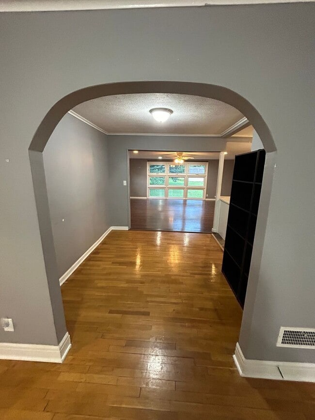 Building Photo - 3 Story Home Available Now Near Campus!