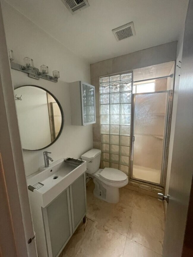 Building Photo - Charming 3 Bedroom Home | Oversized Backyard on Corner Lot