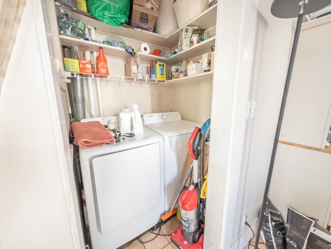 Building Photo - 589 Franklin St