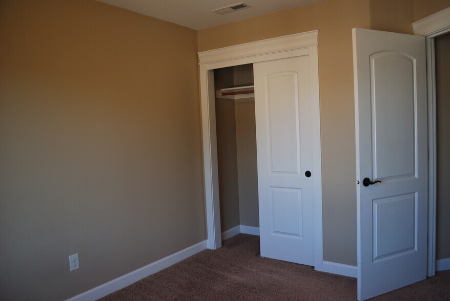 Building Photo - 9706 NE 75th Way