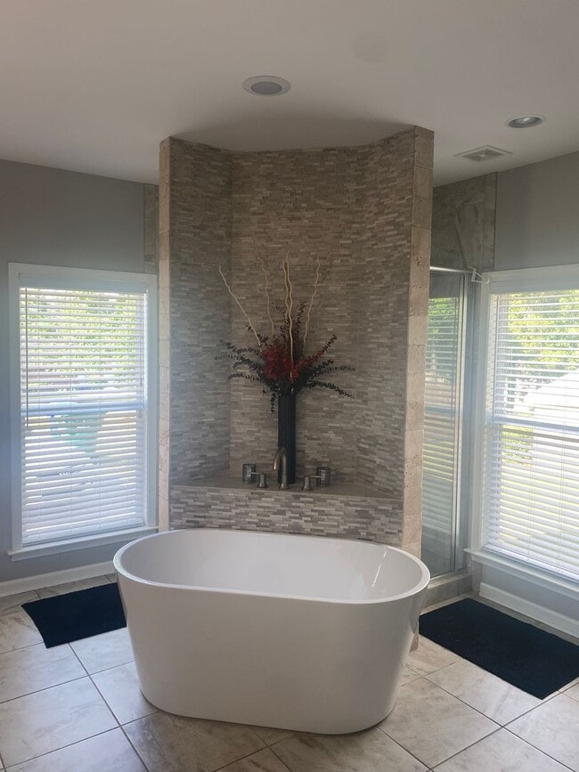 Building Photo - Beautiful 4 BR 2 bath in Prospect Ridge area