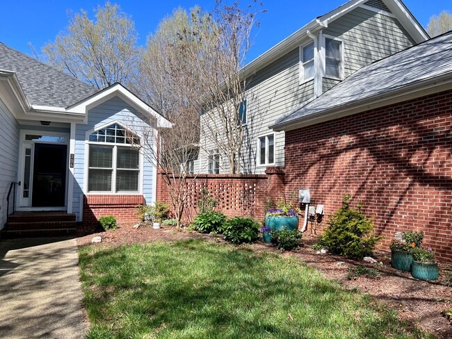 Building Photo - Gorgeous One Level Home in Chapel Hill