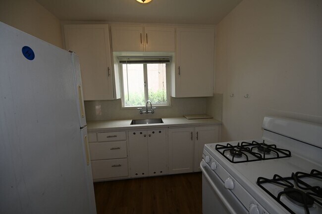 Building Photo - 1609diam