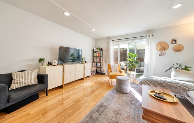 Building Photo - 2628 Kansas Ave