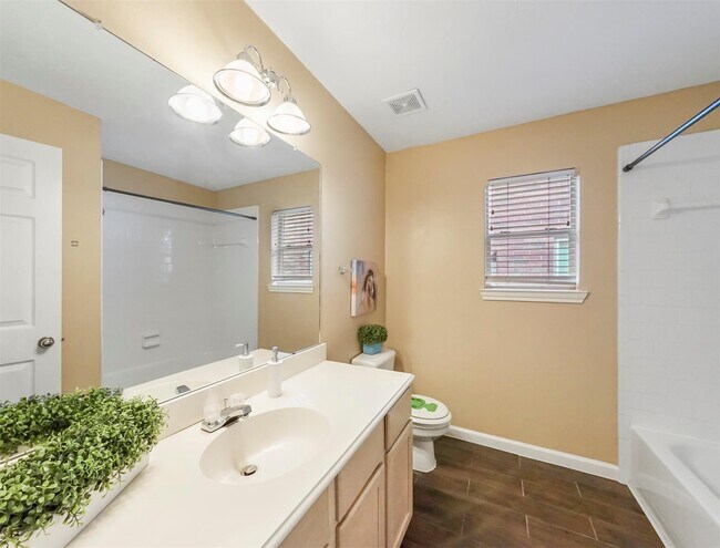 Building Photo - 5219 Bay Pines Dr