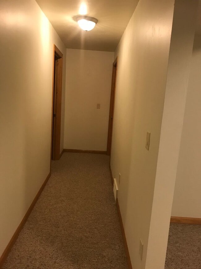 Building Photo - 2100 River Point Ct