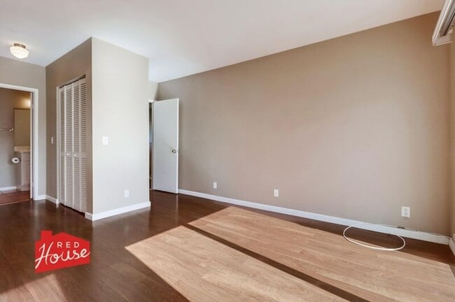 Building Photo - 825 Mola Vista Way