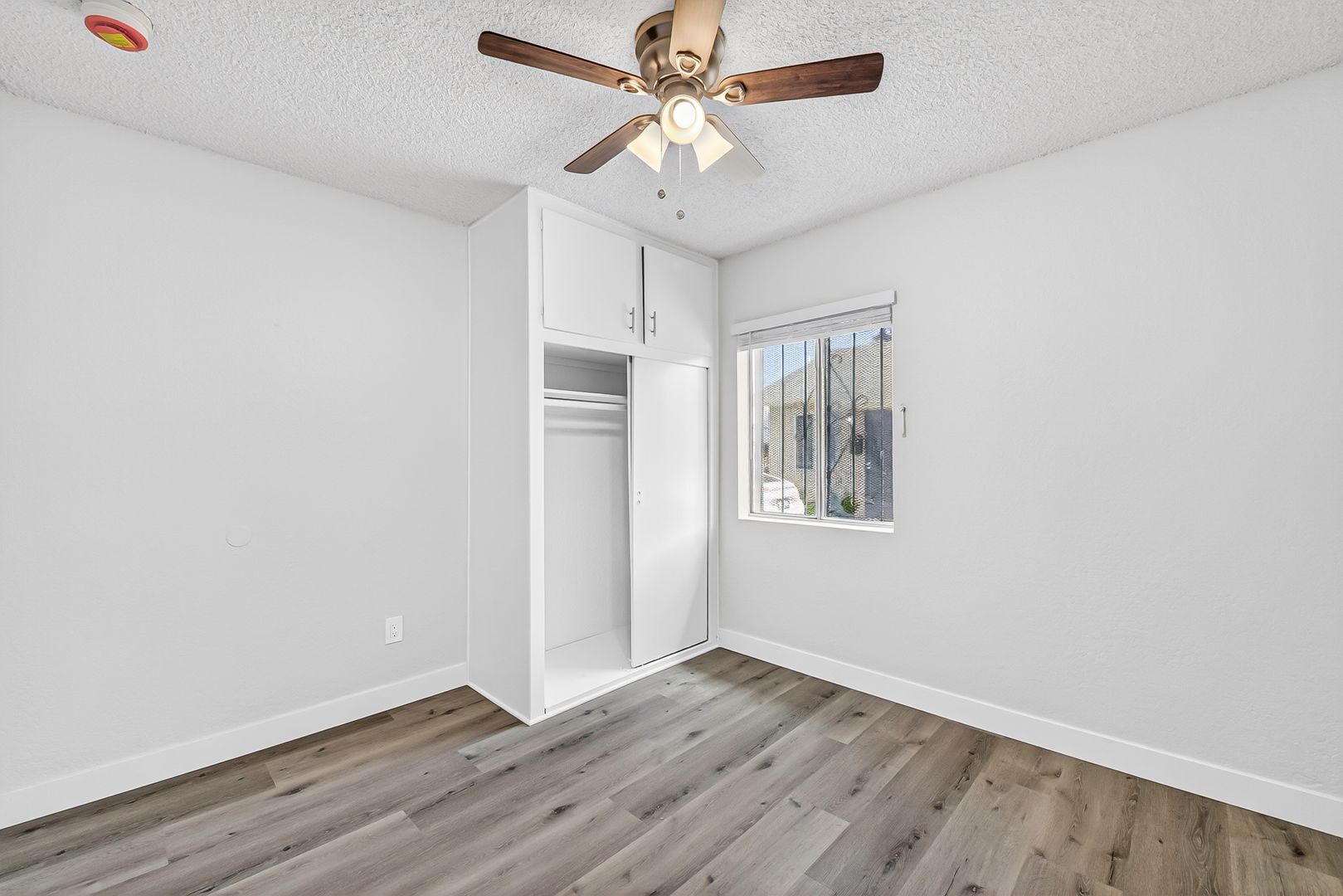 Building Photo - 409 S Harris Ave