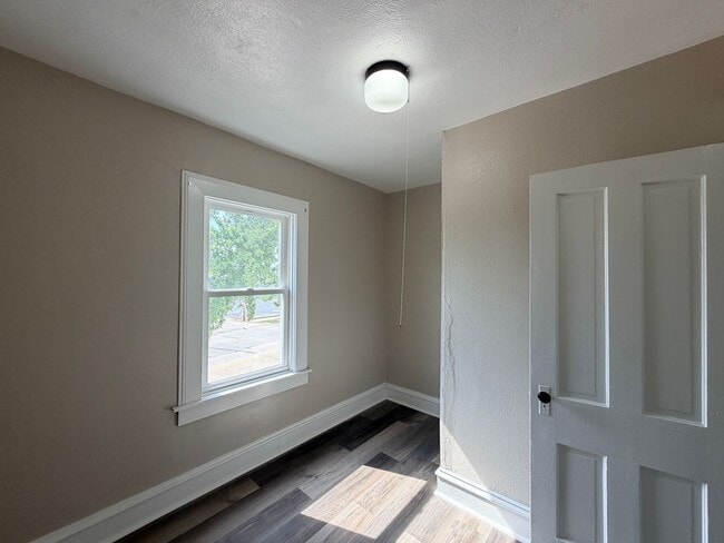 Building Photo - 518 23rd St