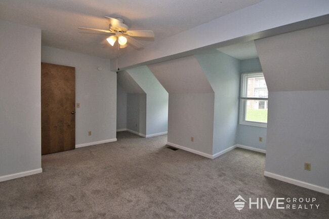 Building Photo - 3-Bedroom, 2.5-Bath Townhouse with Finishe...