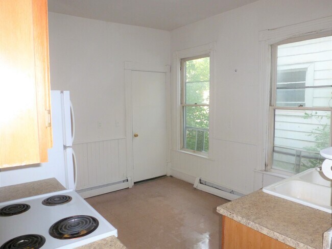 Building Photo - 12 Hickok Pl