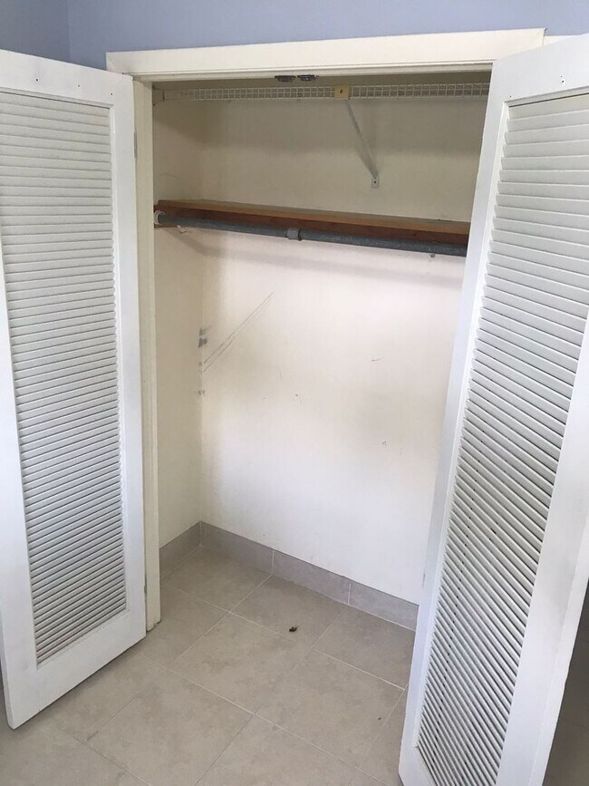 Building Photo - Miami Beach Home with a Pool!