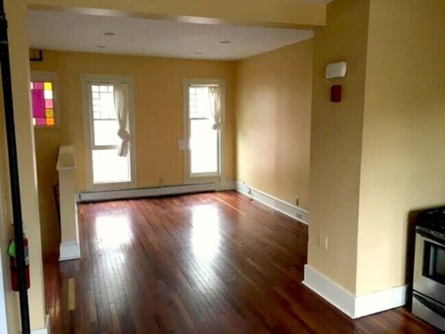 Building Photo - 355 Pearl St