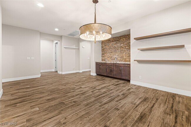 Building Photo - 4631 Amazing View St