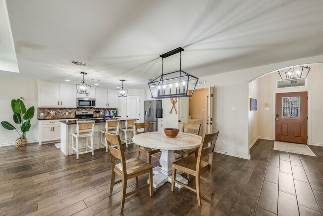 Building Photo - 3230 Creek Side Dr