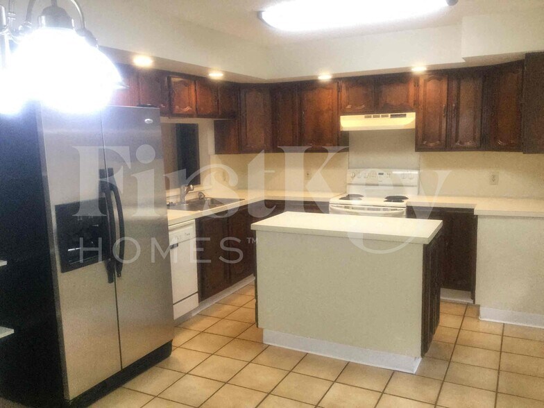 Building Photo - 132 Santander Ct