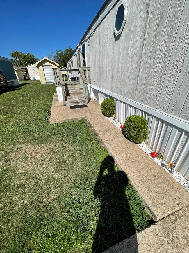 Building Photo - 3049 Pheasant Glen Dr