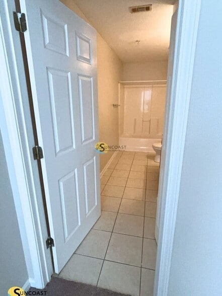 Building Photo - 6984 Ortega Woods Dr