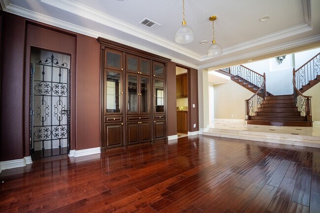 Building Photo - Exceptional estate Located In the highly desirable College Park Community.