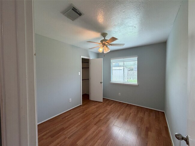 Building Photo - 7427 Briargate Dr