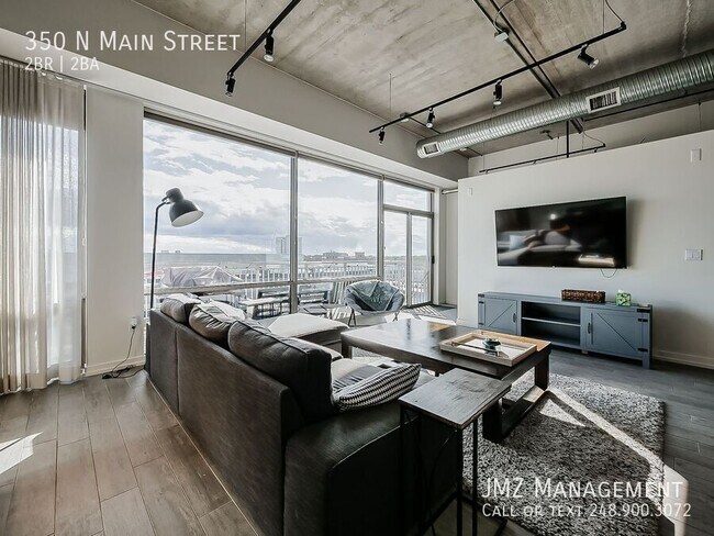 Building Photo - 350 N Main St