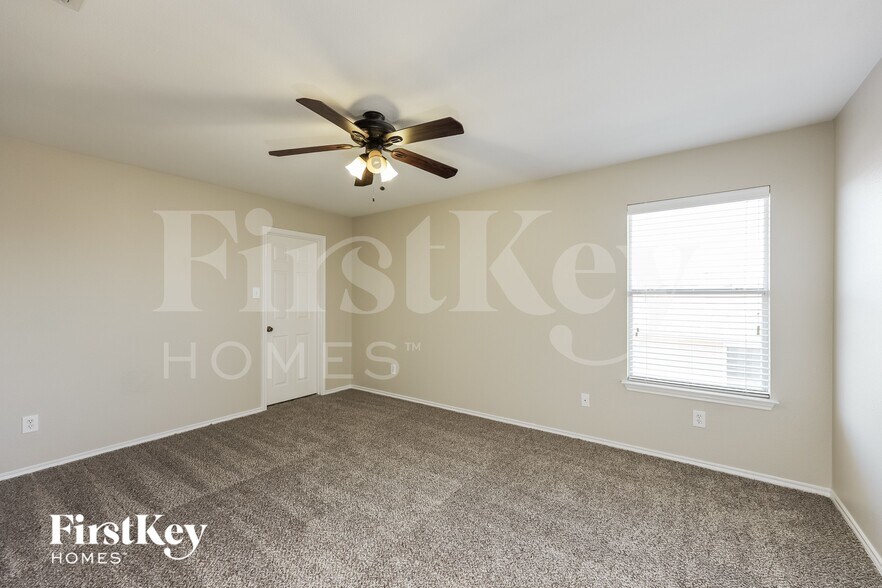 Building Photo - 7010 Daybreak Peaks