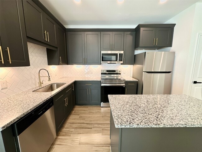 Building Photo - 11559 Persimmon St