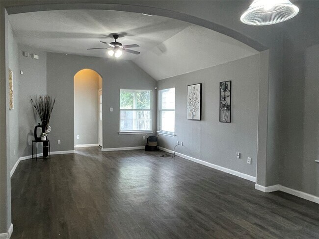 Building Photo - 811 Forest Hillside Ln