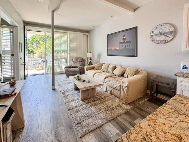 Building Photo - Beautiful Furnished 1 Bedroom, 1.5 Bath Condo with Harbor Views - Flexible Lease!