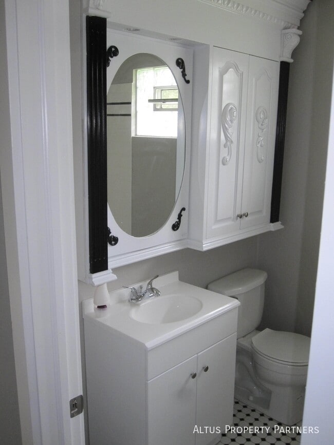 Building Photo - 16535 Spaulding Ave