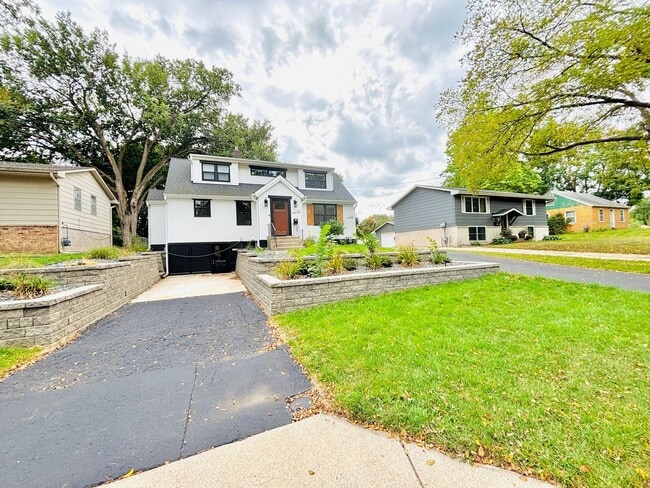 Building Photo - 7713 Knoll St