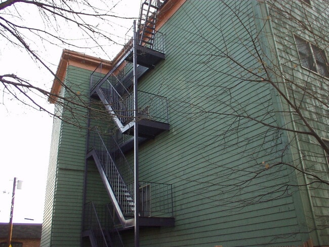 Building Photo - 33 Medford St