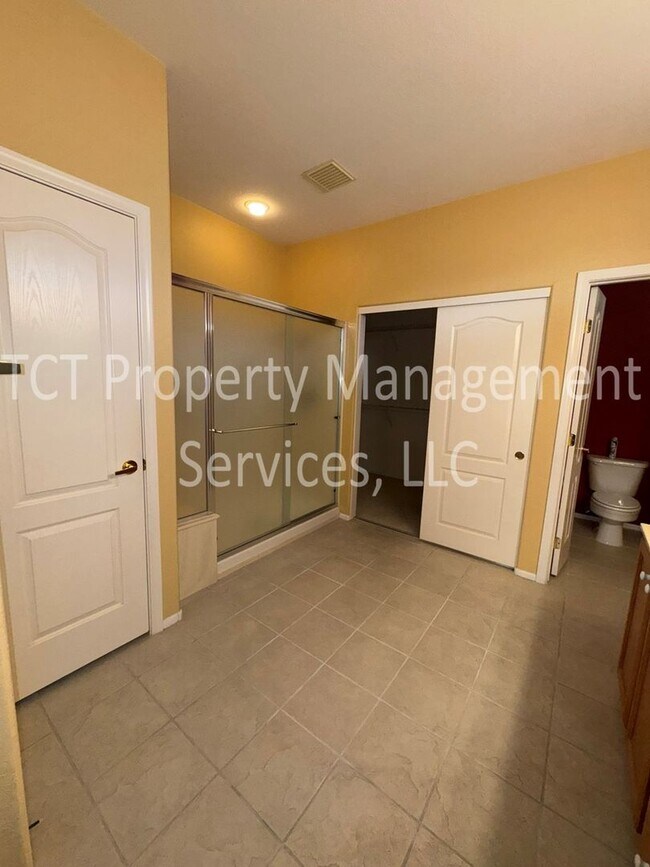 Building Photo - 3 Bedroom Home in 55+ Community in Surprise