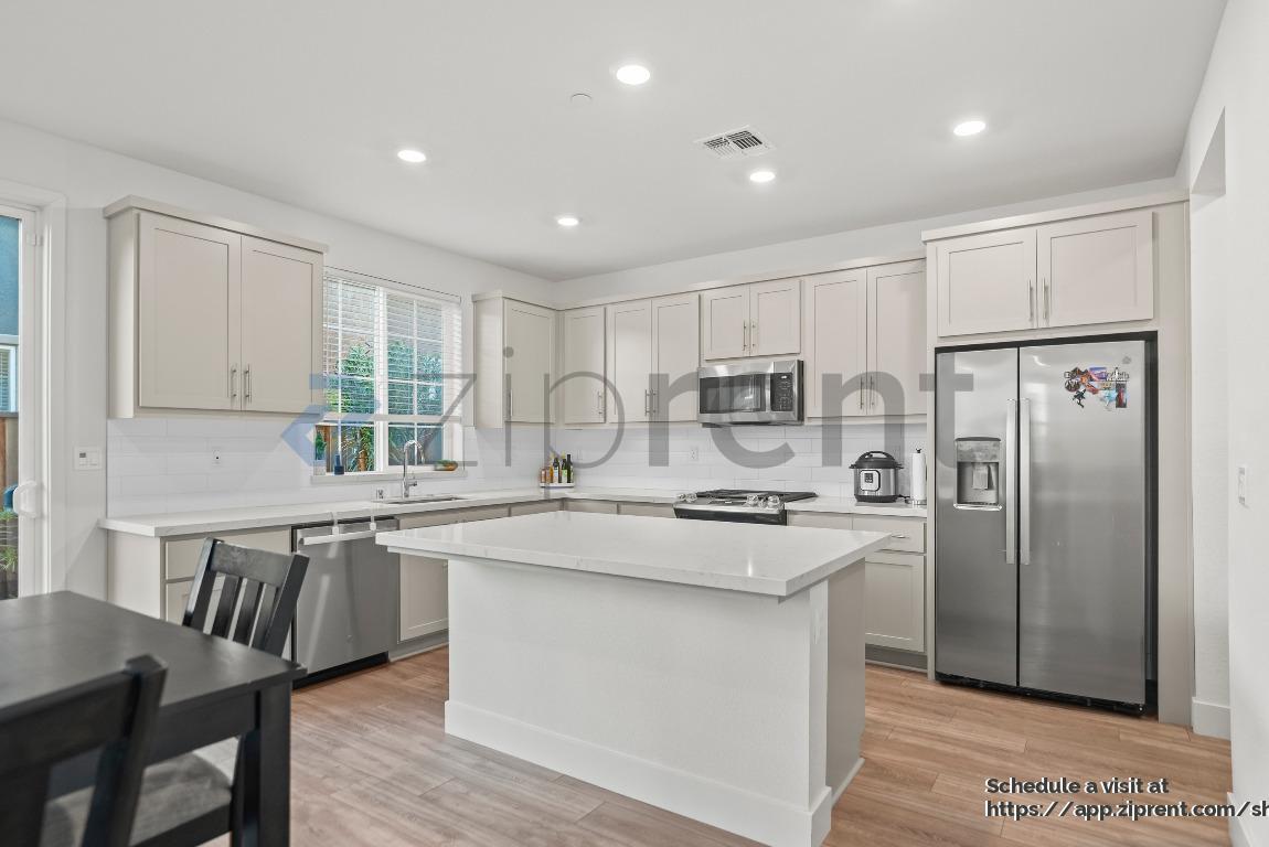 Building Photo - 1804 French Wy