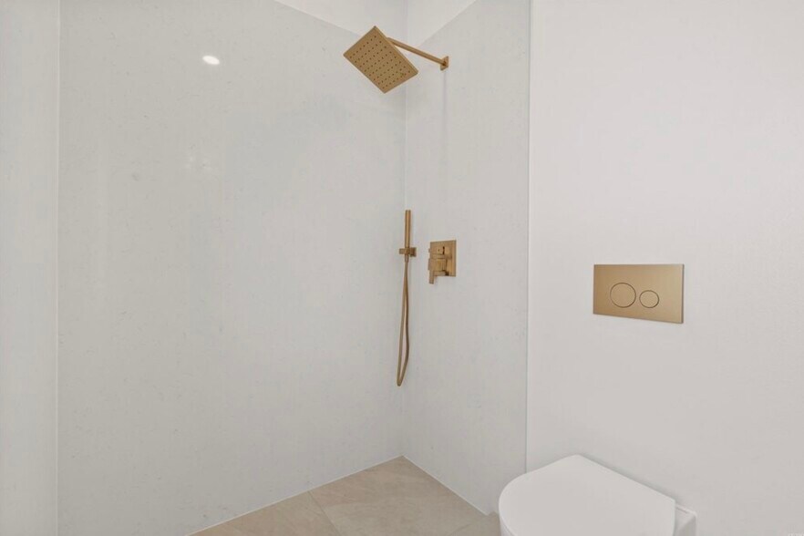 Building Photo - 137 Lakepointe Cove