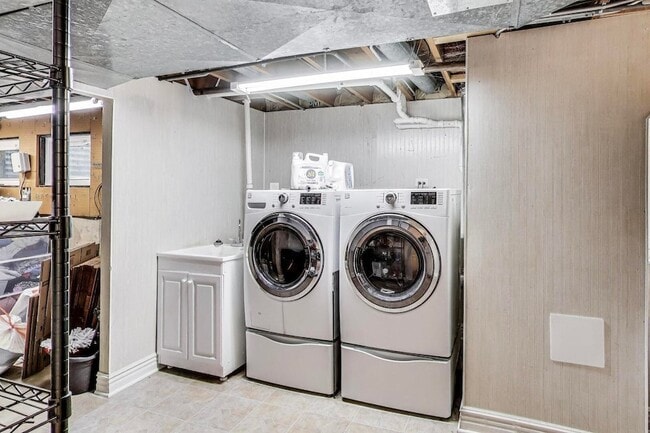 Building Photo - 511 S Dwyer Ave