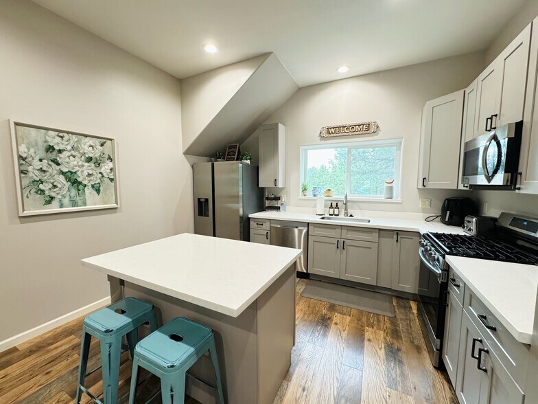 Building Photo - 8688 E Pittman Valley Rd