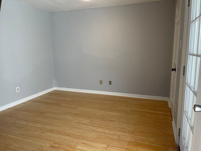 Building Photo - 2/2 with a Loft!