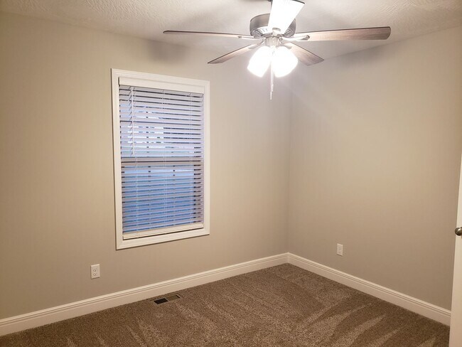 Building Photo - Wild Horse Luxury,  Newer,  4 Bed Room, 3 Car Garage