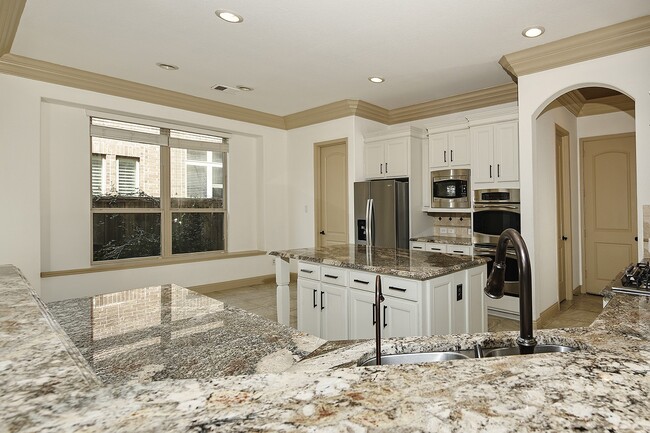 Building Photo - 27 Tioga Pl