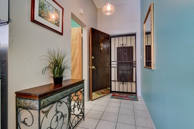 Building Photo - 355 Kalanianaole St