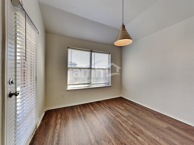 Building Photo - 824 Wilderness Pass