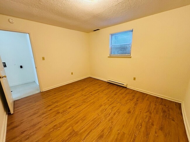 Building Photo - 355 Wakeman Ct NE