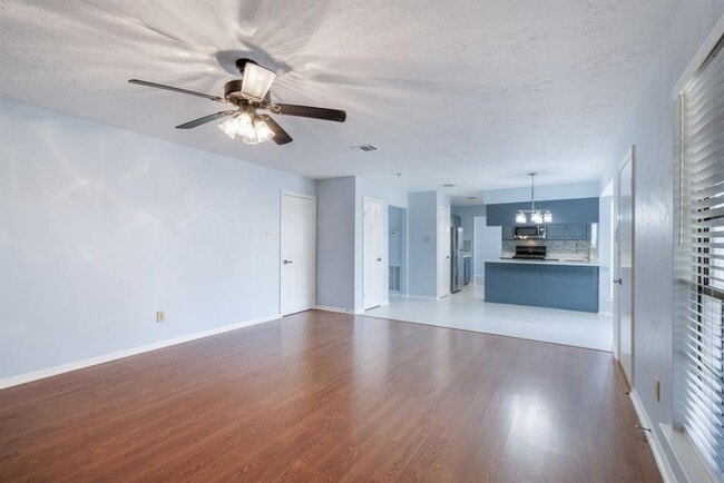 Building Photo - 4330 Heathfield Dr