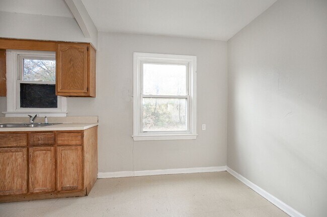 Building Photo - NEWLY RENOVATED! 3 BED, 1 BATH BEAUTIFUL  SINGLE-FAMILY HOME IN CLEVELAND!