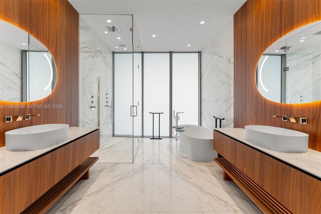 Building Photo - 5 Grove Isle Dr