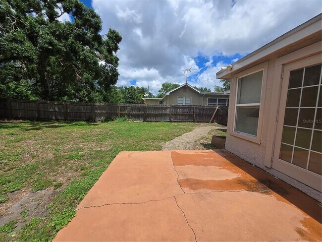Building Photo - 1630 Summerdale Dr