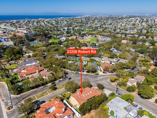 Building Photo - Beautifully Renovated Torrance Home!