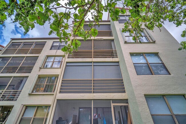 Building Photo - 2311 S Cypress Bend Dr